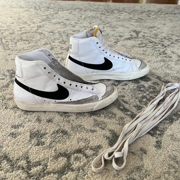 White Nike Blazers - Picture 2 of 6